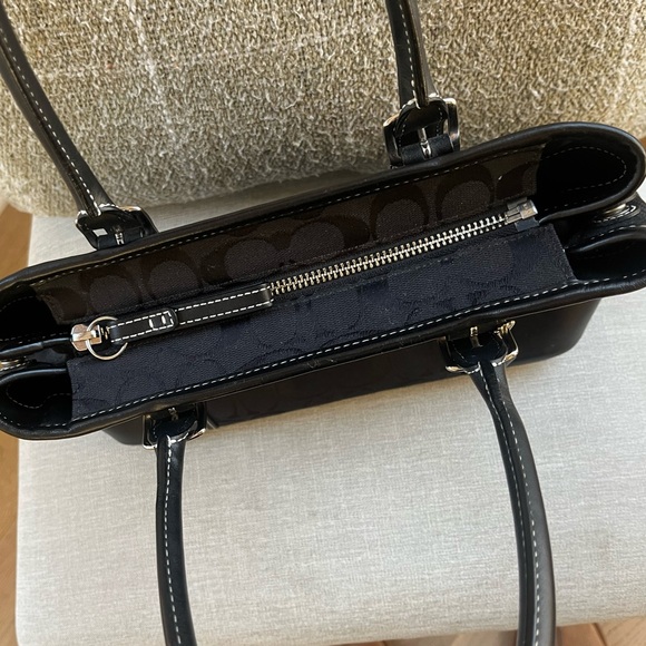 Coach Signature Buckle Carryall – Black Leather Trim – Mint Condition - Picture 9 of 11